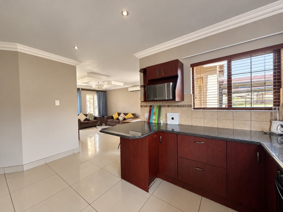 To Let 3 Bedroom Property for Rent in Hillside Free State